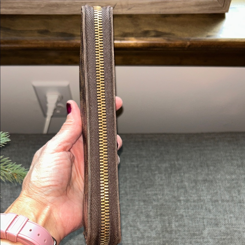 Louis Vuitton Damier Ebene Wallet - Picture 4 of 12